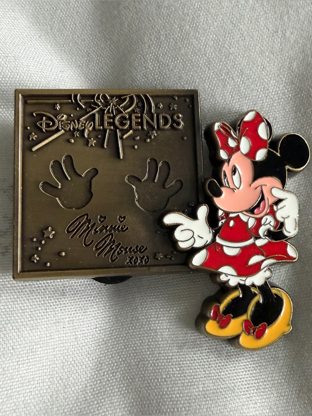 Disney | NWOT DEC Minnie Mouse Pin